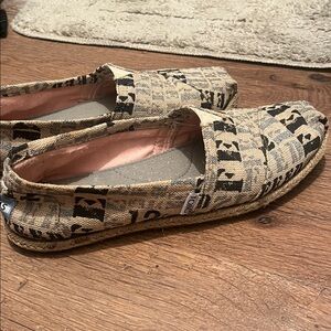 Toms Woven Patterned Slip-On Shoes Gently worn a few times.
